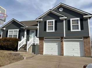 1209 Wildflower Rd, Warrensburg, MO 64093