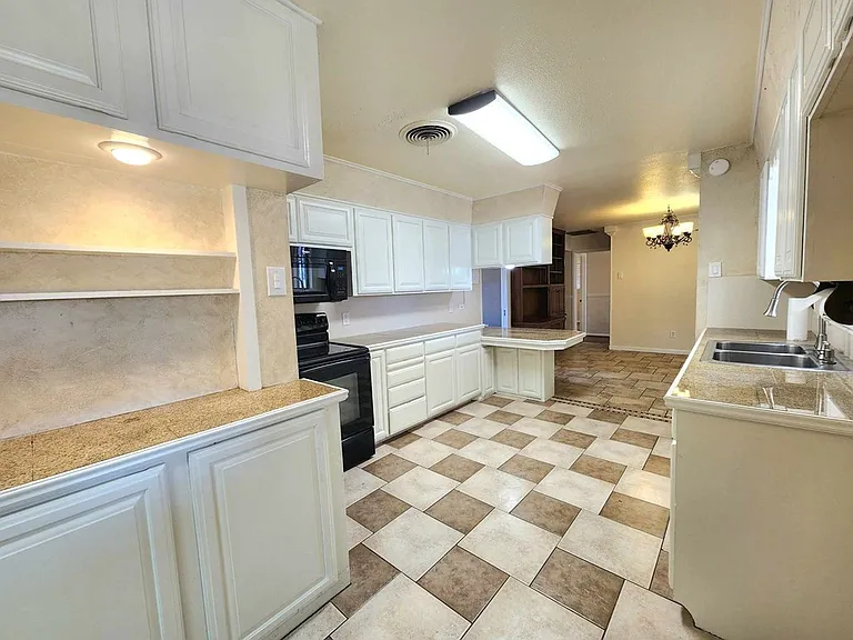2905 Byron Ave — Photo 25