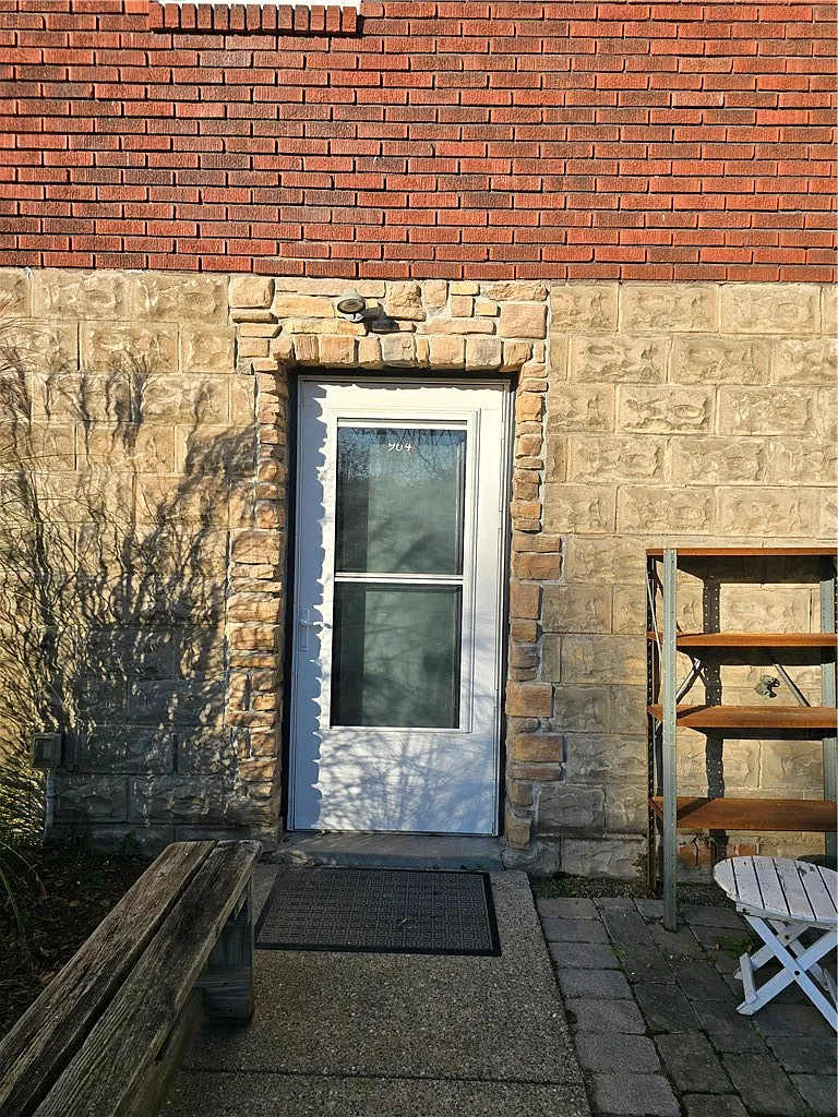 Studio, $1,000 — Photo 2