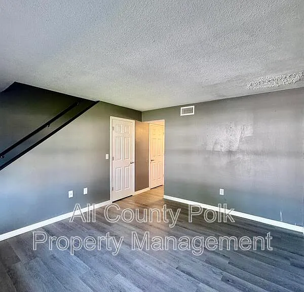 1415 Ridge Lake Ct — Photo 5