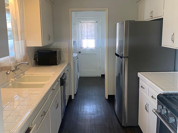 4th image of 958 11th St APT B