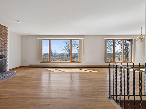 5th image of 32 Bowery Beach Road