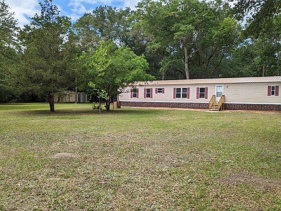 4th image of 90 Tall Pine Dr