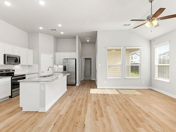 5th image of 732 Staglin St Unit B