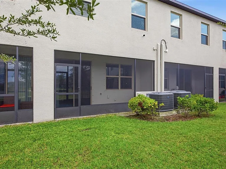 724 Royal Empress Dr — Photo 33