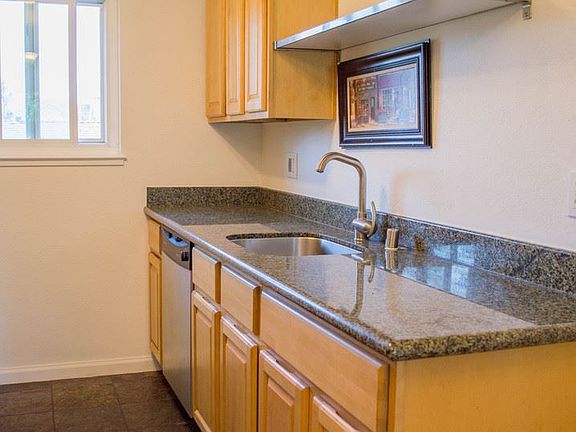 5th image of 1640 Brockton Way