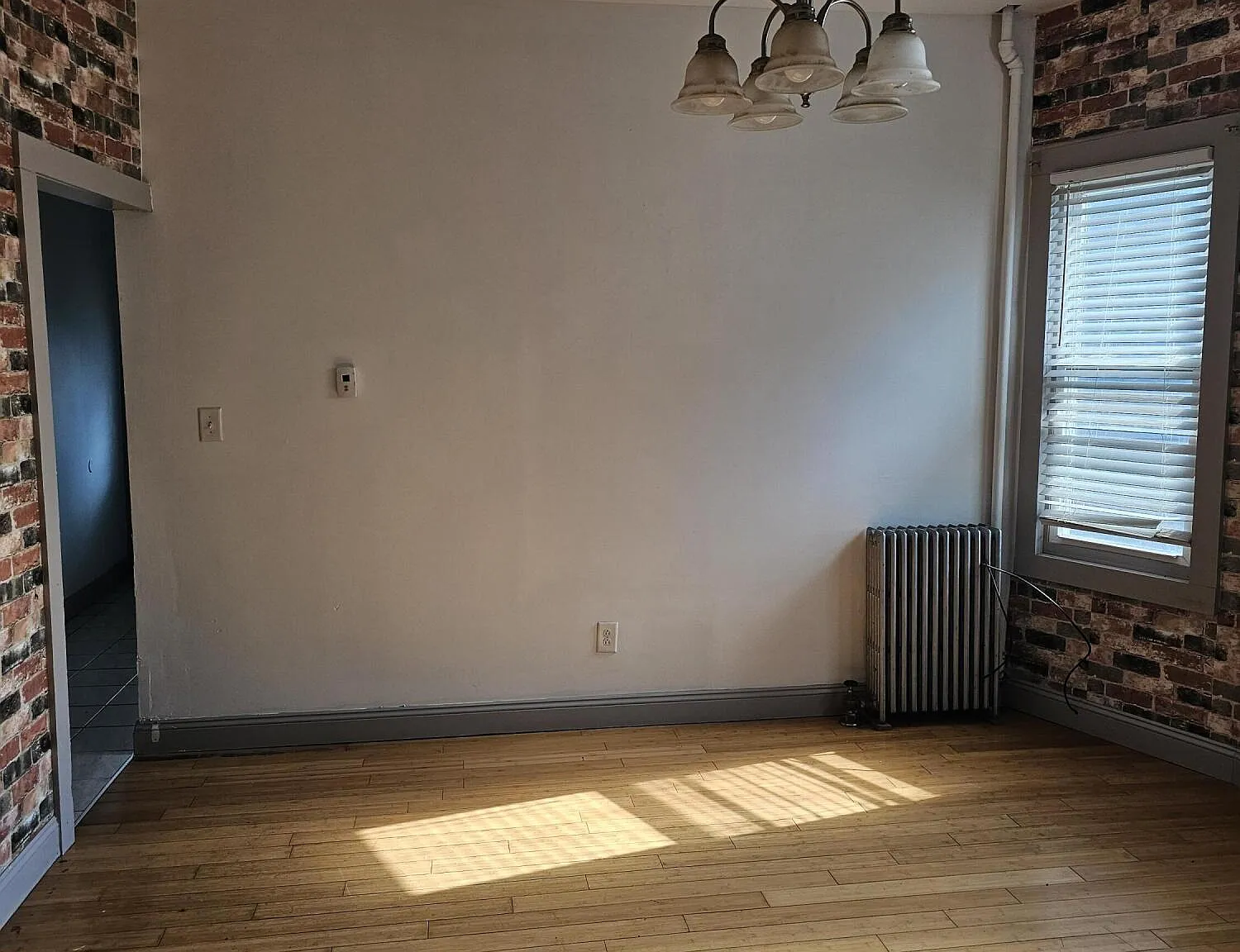 6 bed, 2.0 bath, 1882 sqft, $1,850 — Photo 4