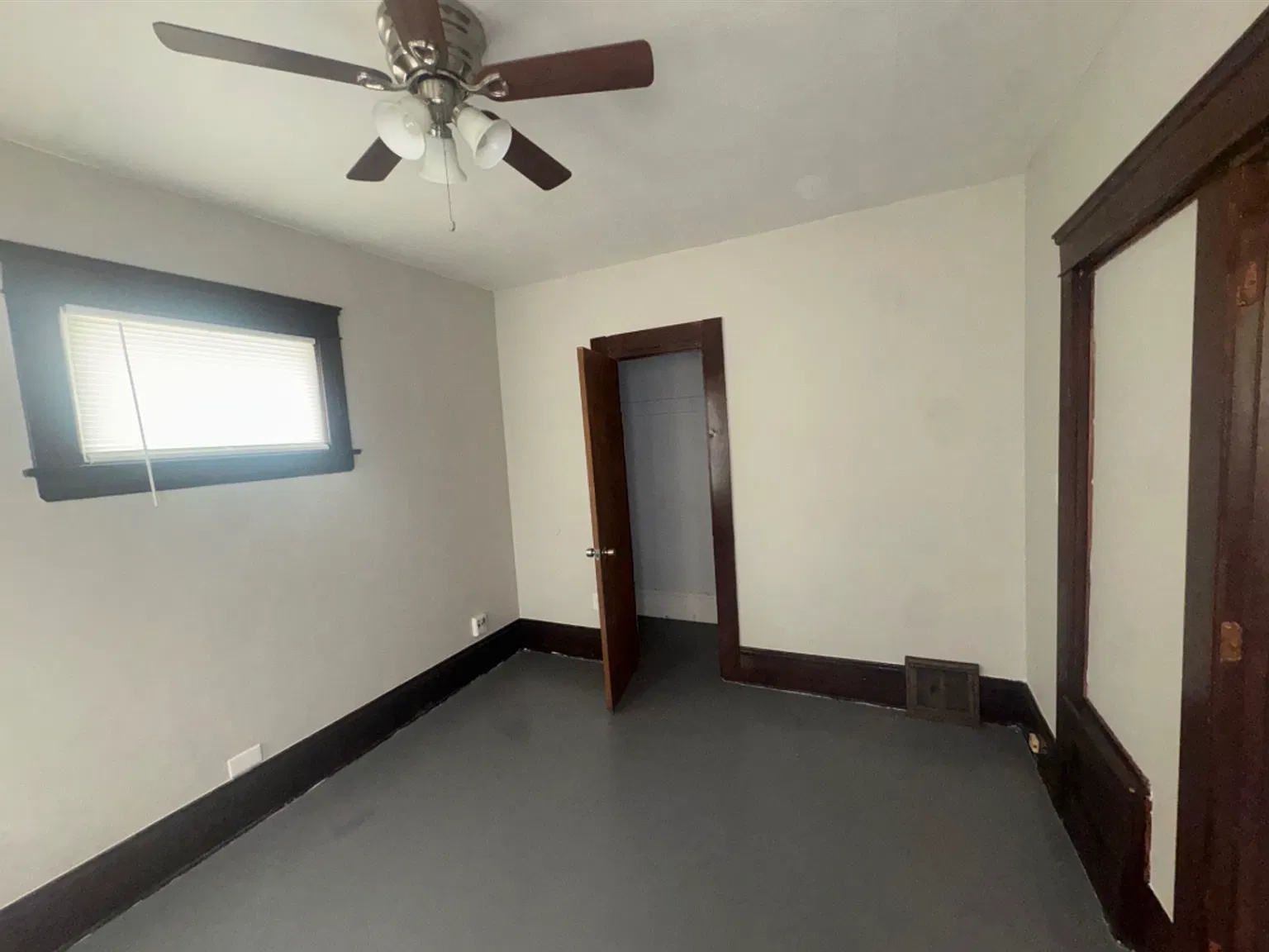 Charming 2-Bedroom Property in Prime Location — Photo 3