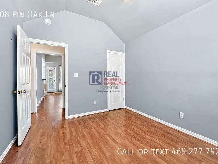 308 Pin Oak Ln — Photo 17