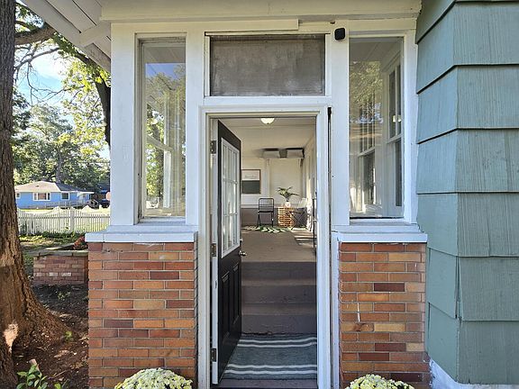 5th image of 2933 Leahy St