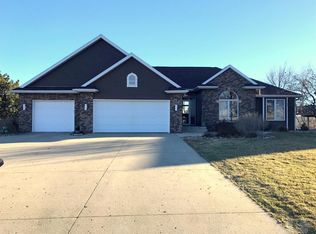 122 E Pleasant Ridge Rd, Carroll, IA 51401