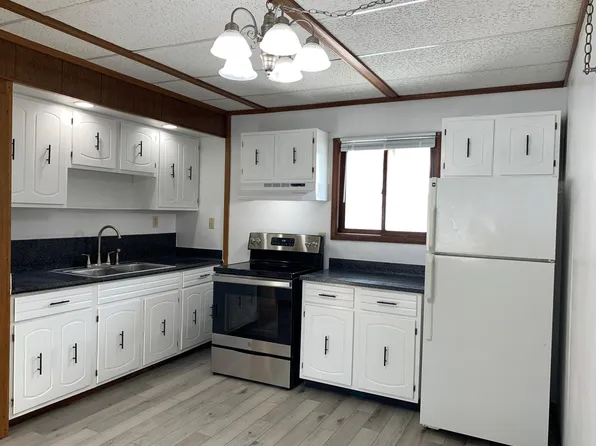 1420 Maricopa Dr APT B, Oshkosh, WI 54904