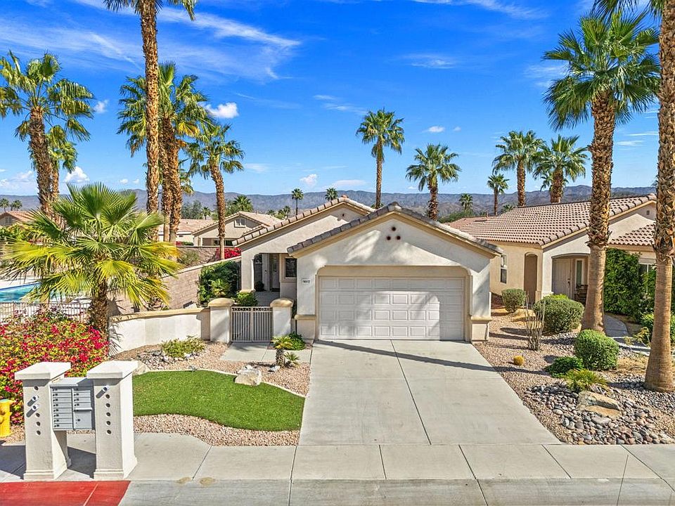 1st image of 78512 Glastonbury Way