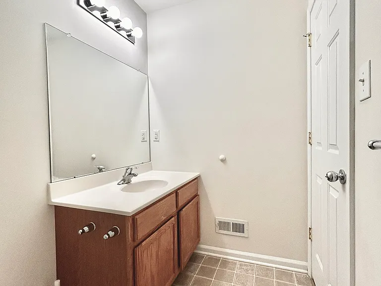 1077 Tudor Dr — Photo 19