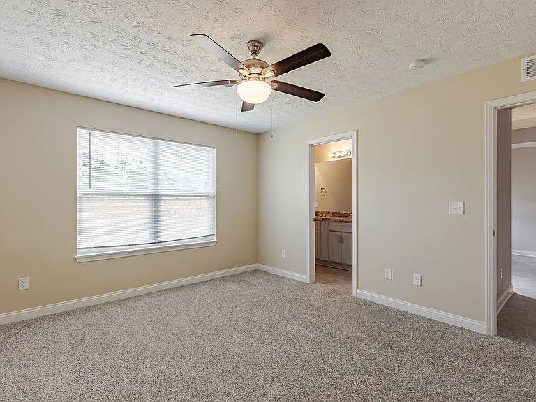 305 Breckinridge Cir — Photo 30