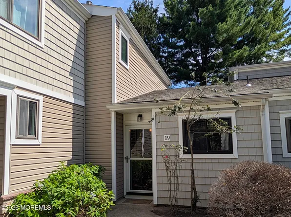 19 Elizabeth Court, Tinton Falls, NJ 07724