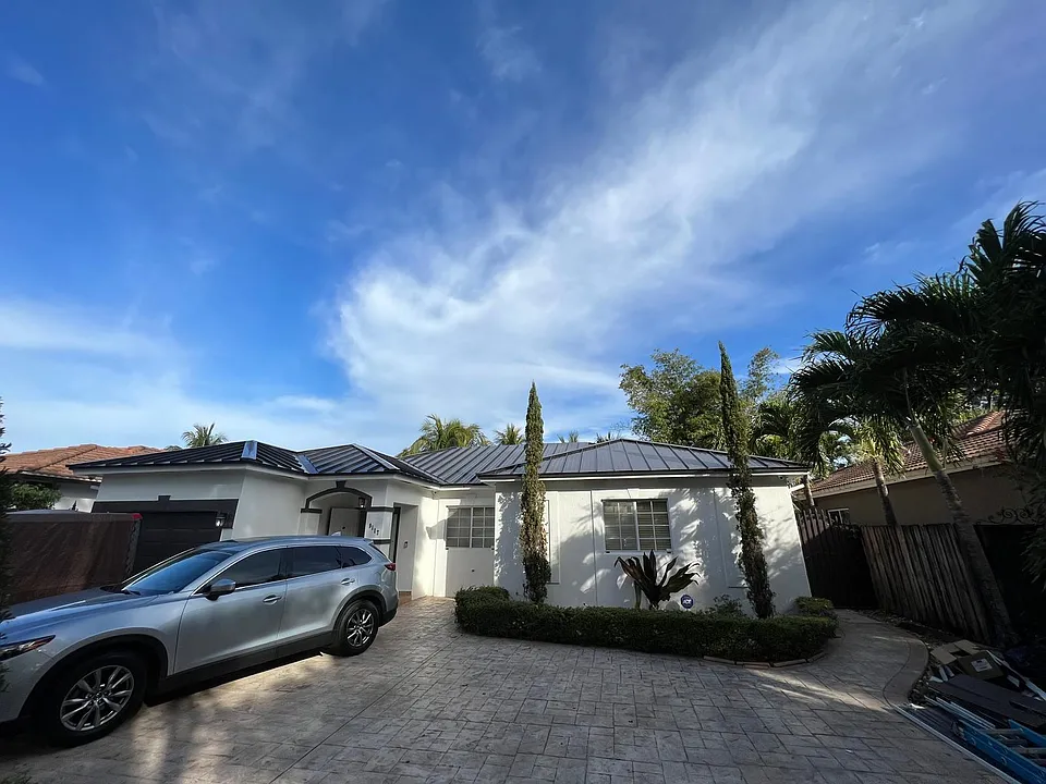 9117 NW 169th St