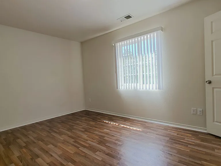 509 Valencia Dr SE — Photo 7