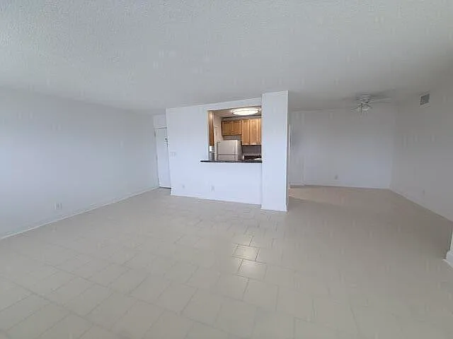 2555 NE 11th St #402 — Photo 7