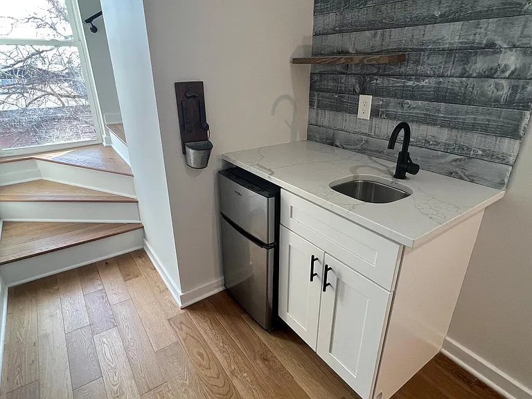 1333 S Dover St — Photo 20