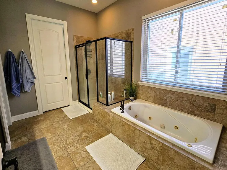 Master Bathroom, Jacuzzi, double vanity