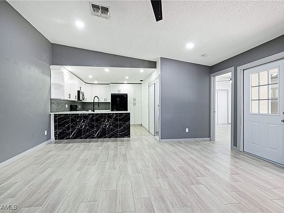 4th image of 15488 Crystal Lake Dr