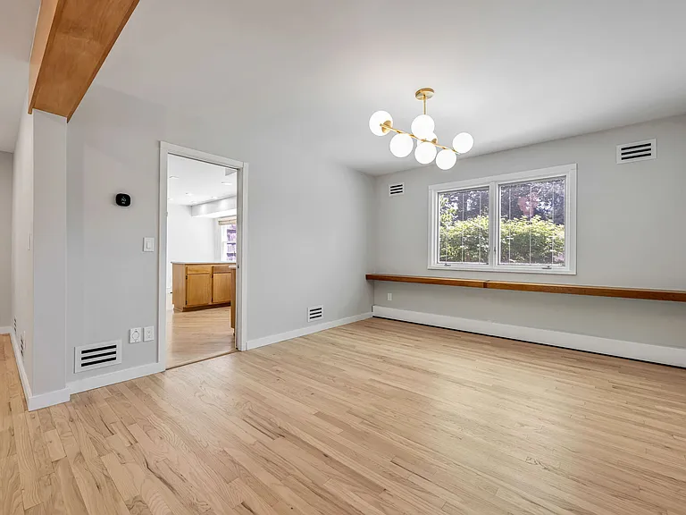 439 Summit St — Photo 7