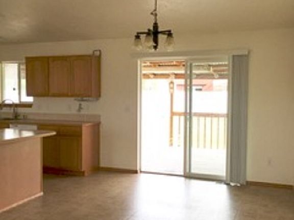 3rd image of 1604 E Grassland Ct