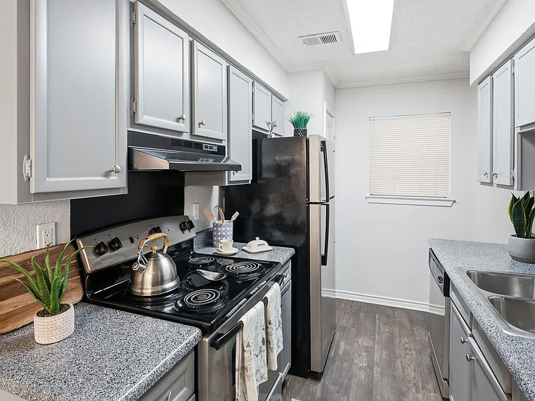Le Montreaux Apartments — Photo 32