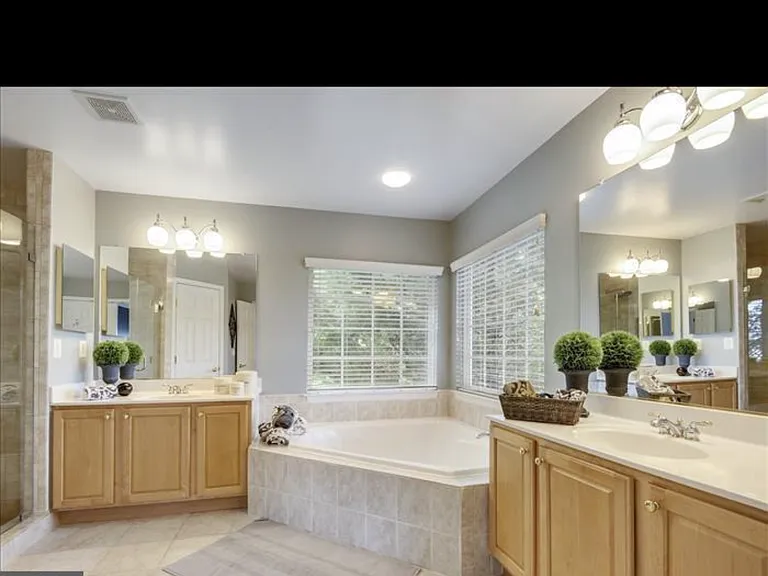 21359 Gentle Heights Ct — Photo 13