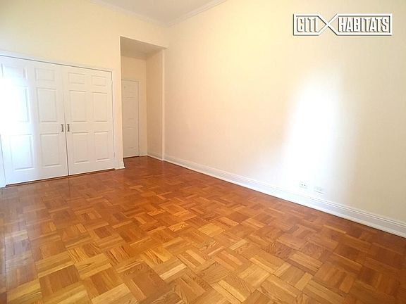 4th image of 15900 Riverside Dr W APT 1H70