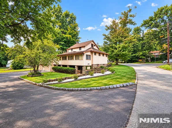830 Circle Avenue, Franklin Lakes, NJ 07417