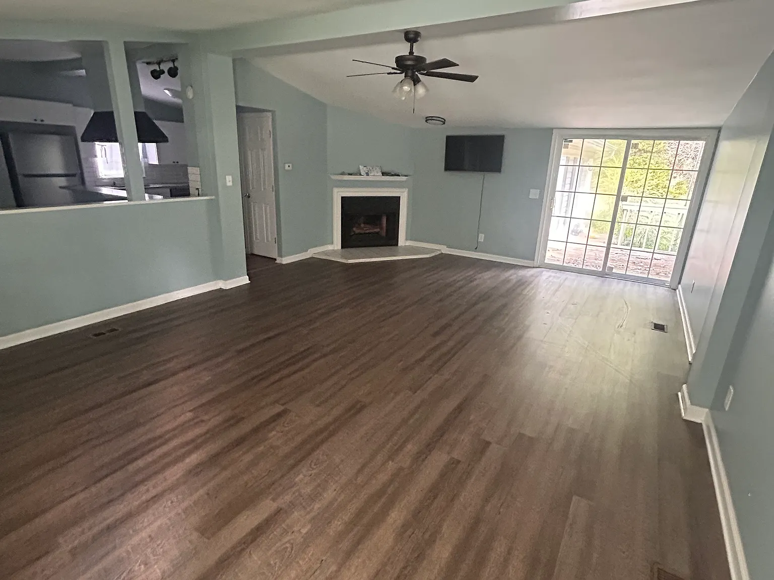 2 bed, 1300 sqft, $1,800 — Photo 3