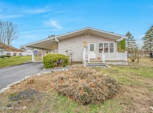 107 Stonecrest Dr, Moosic, PA 18507