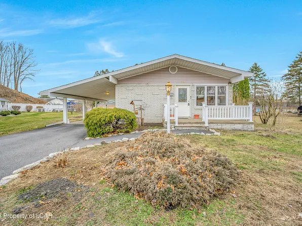 107 Stonecrest Dr, Moosic, PA 18507