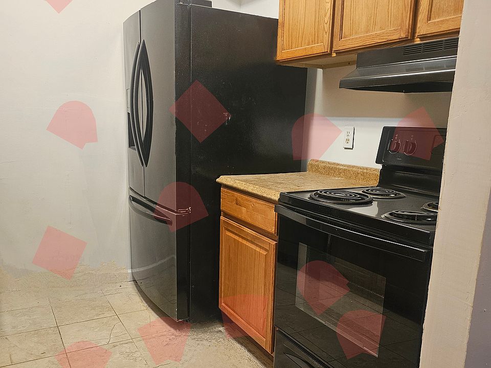 2nd image of 908 Camelot Dr #908