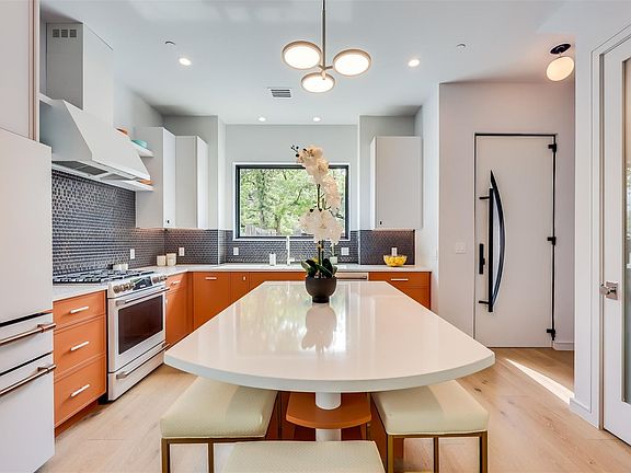 5th image of 107 W Johanna St #C