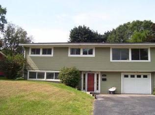 7417 Palmcrest Rd, North syracuse, NY 13212