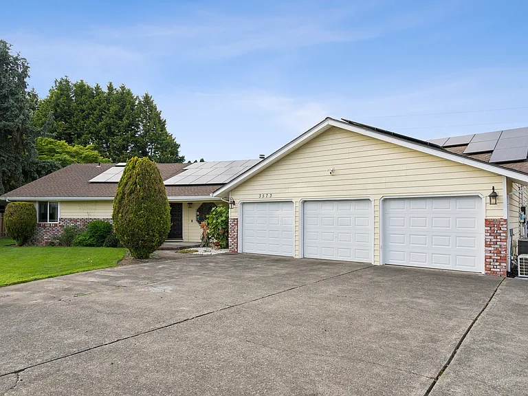 3573 NE Olympic St — Photo 5