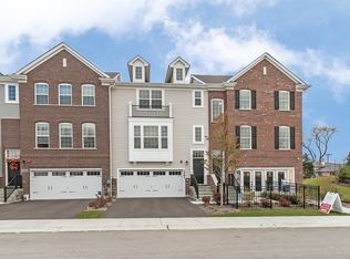 2482 Huntleigh Ln #10.05, Woodridge, IL