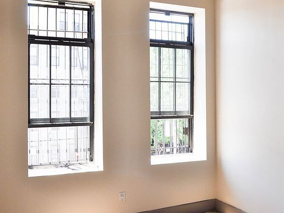 3rd image of 1645 Saint Johns Pl APT 2R
