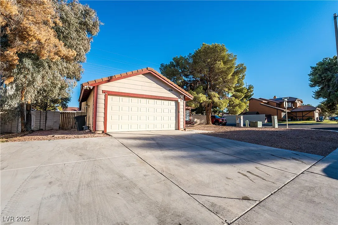 3 bed, 3.0 bath, 1506 sqft, $4,000 — Photo 2