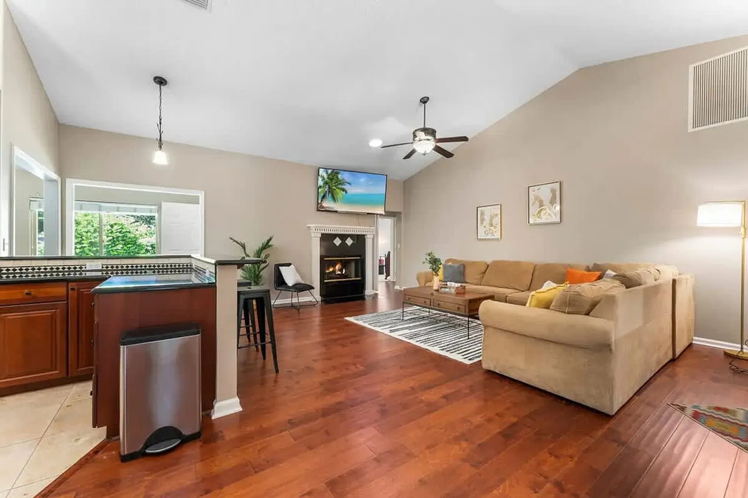 5 bed, 4.0 bath, 3282 sqft, $7,236 — Photo 3