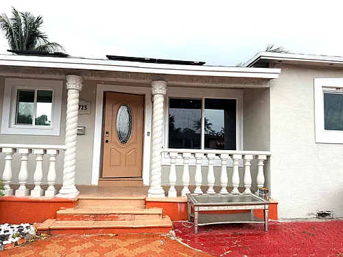14725 NE 8th Ave Photo 1