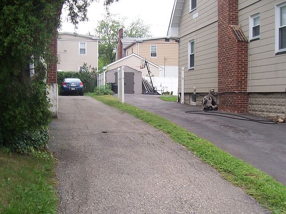 2nd image of 31 Newfield St
