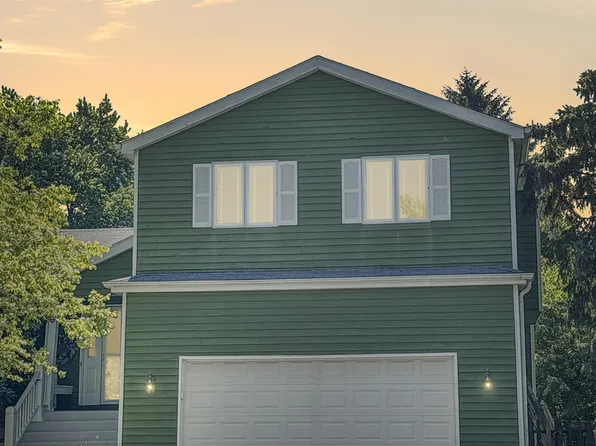 6 Crows Nest Ct, Grayslake, IL 60030