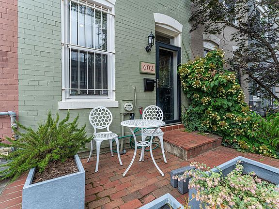 Welcome to this charming unfurnished rowhouse with front patio!