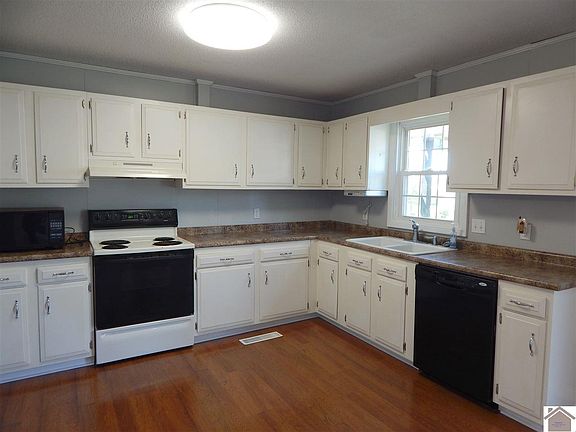 5th image of 11 Guinevere Dr