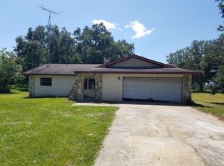 10722 N Rousseau Dr, Dunnellon, FL 34433