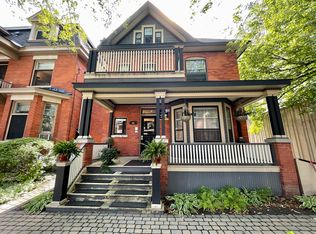 44 McLeod St #2, Ottawa, ON K2P 0Z5